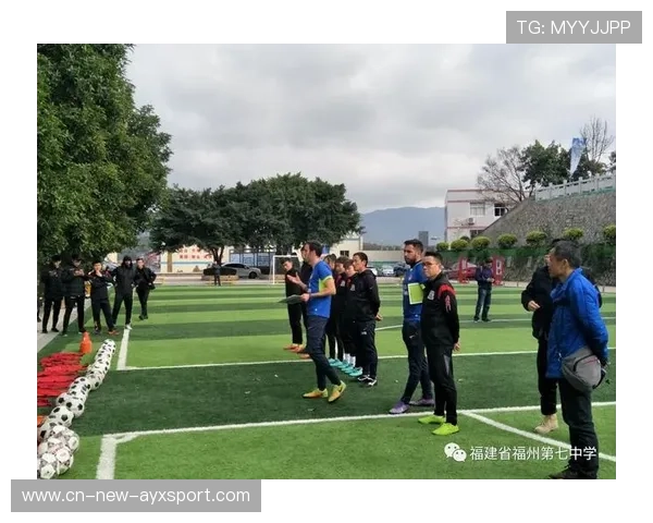 足球联赛在青训扶持中实施教练资格提升与轮岗计划，足球青训教练证