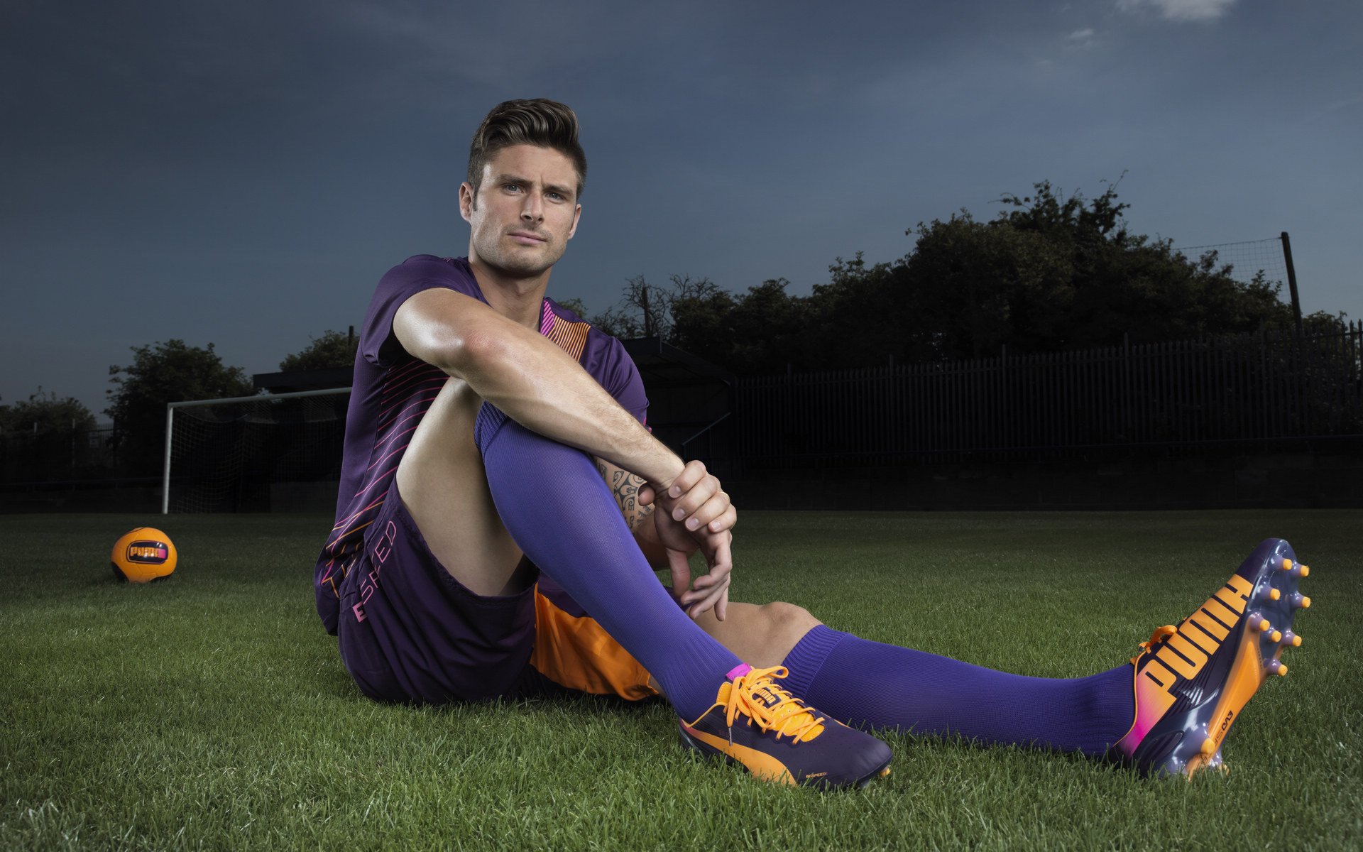 球迷公投选出最受欢迎球星，榜单引发争议与讨论，球员投资